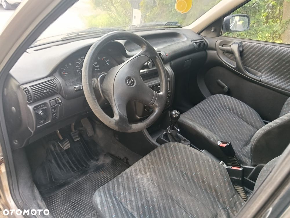 Opel Astra 1.4 GL / Club - 4