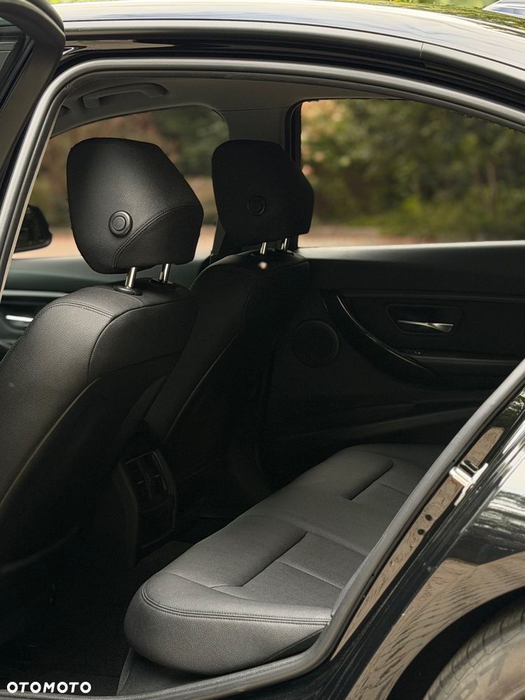 BMW Seria 3 320i - 12