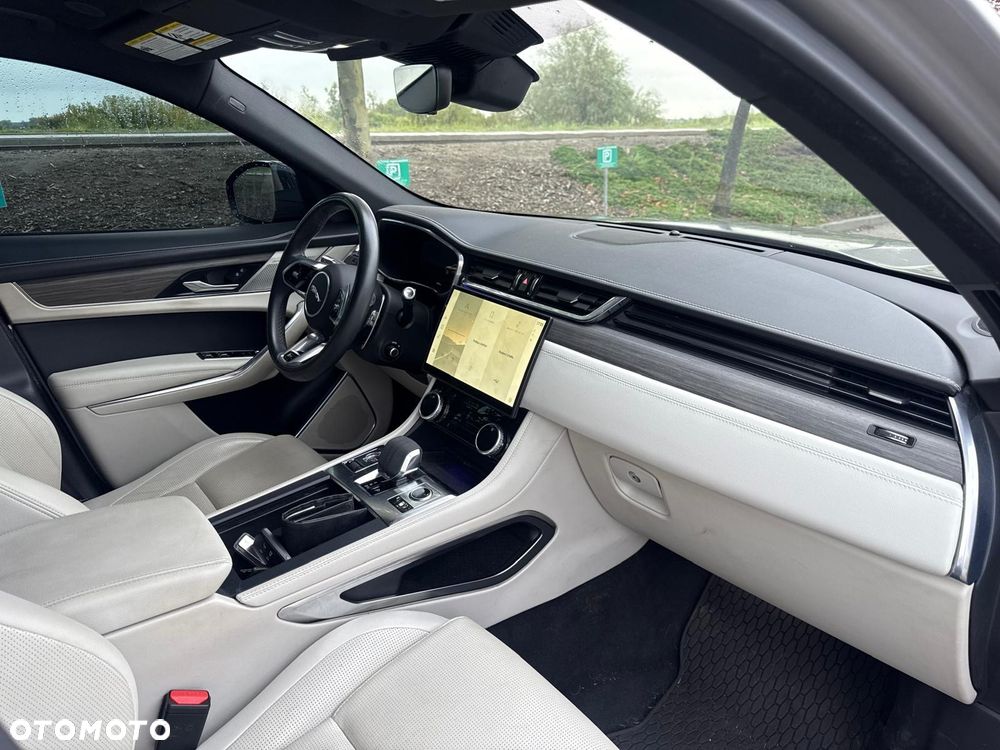 Jaguar F-Pace - 8