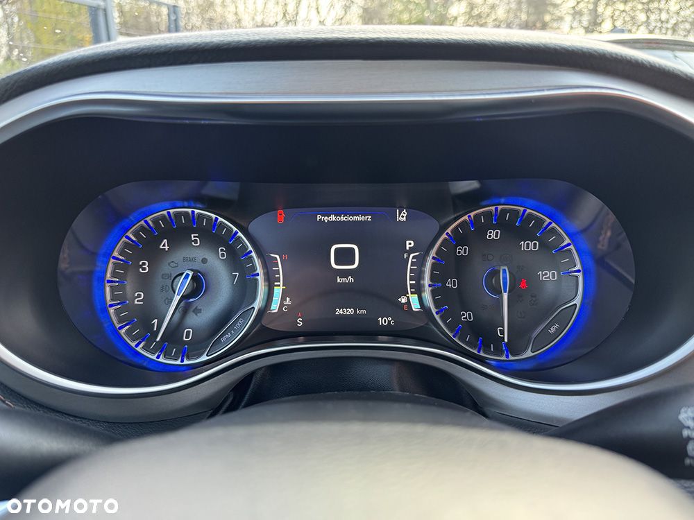 Chrysler Pacifica - 25