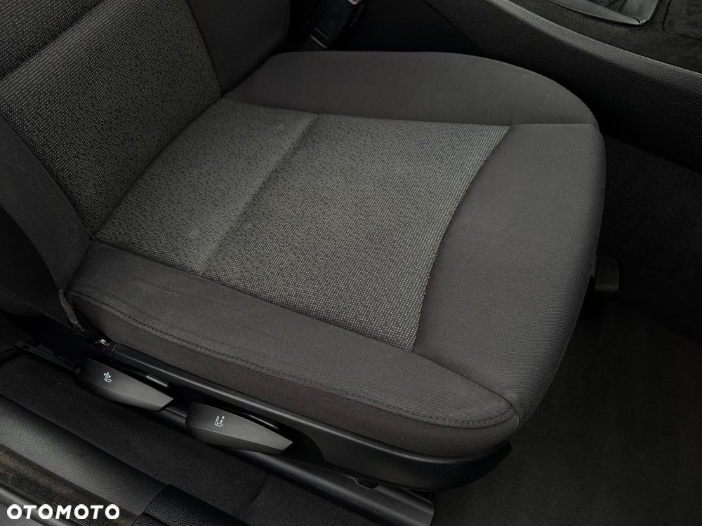 BMW Seria 3 325d DPF - 27