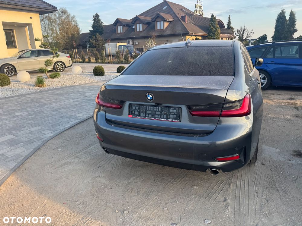 BMW Seria 3 318d mHEV - 9