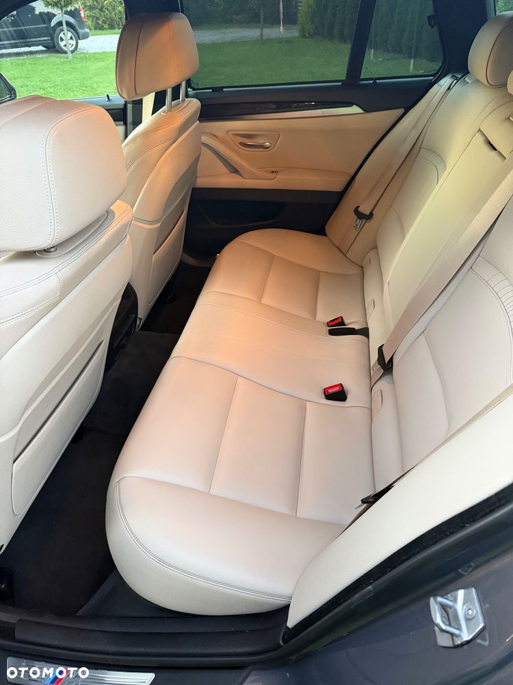 BMW Seria 5 520d M Sport - 16