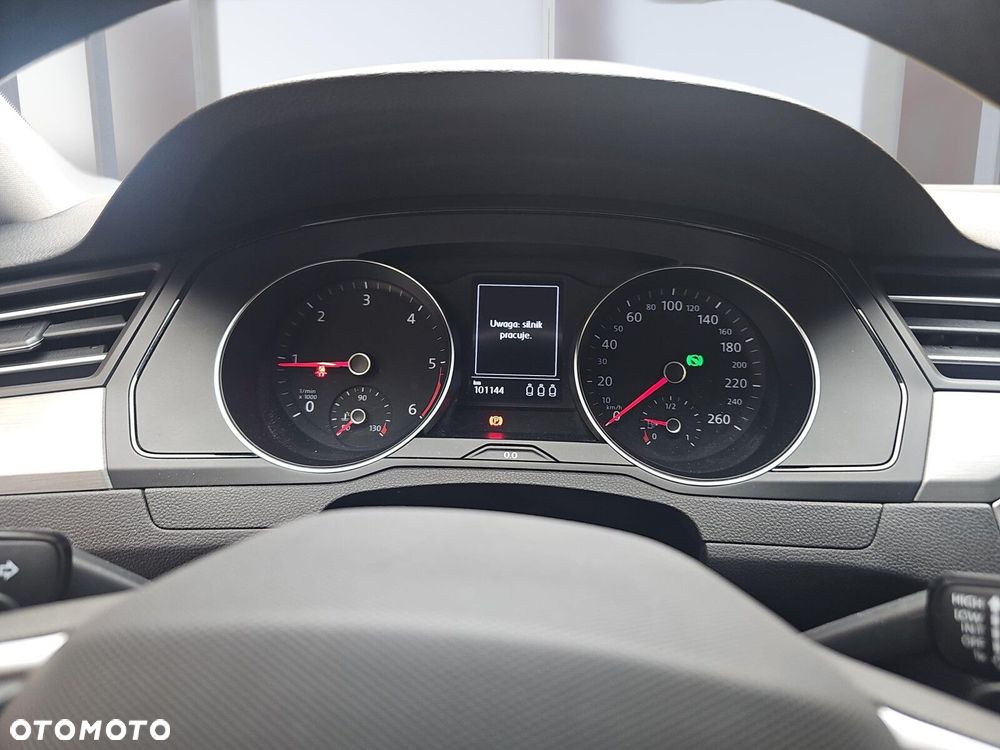 Volkswagen Passat Variant 2.0 TDI EVO Essence DSG - 16