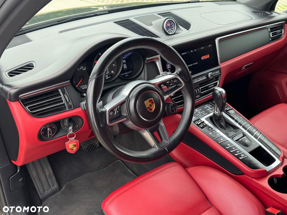 Porsche Macan - 24