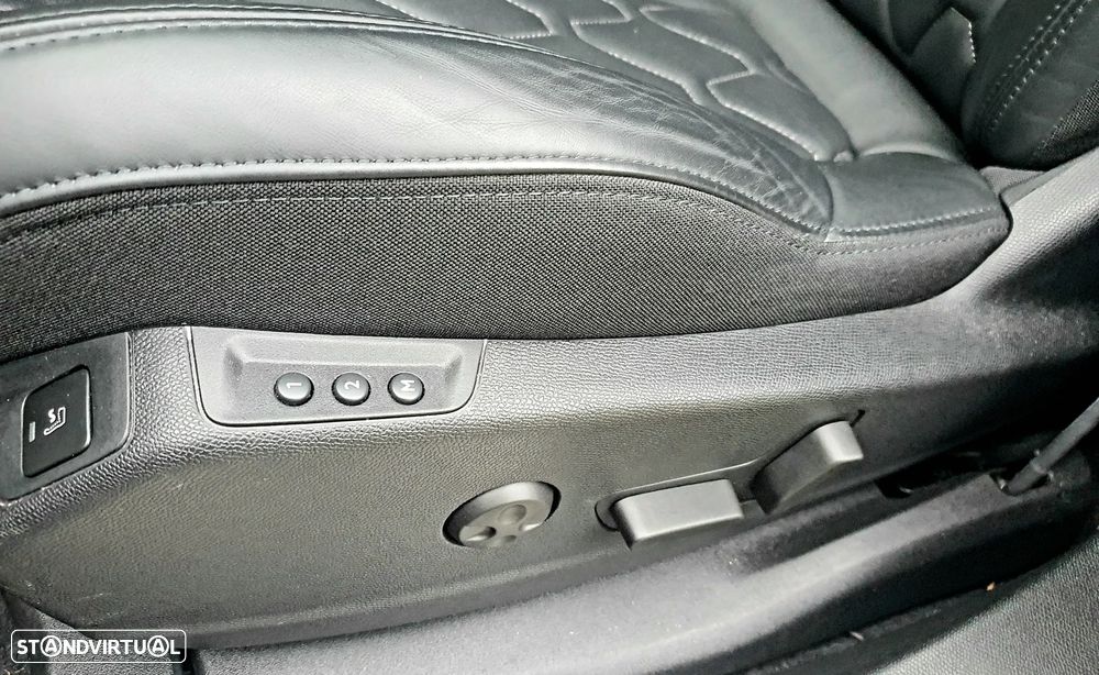 Peugeot 3008 1.6 Hybrid GT Pack e-EAT8 - 22