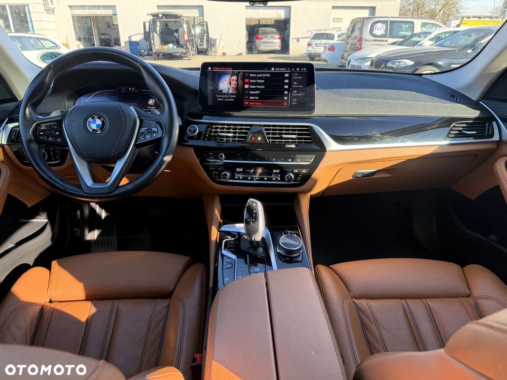 BMW Seria 5 530d xDrive Luxury Line - 11