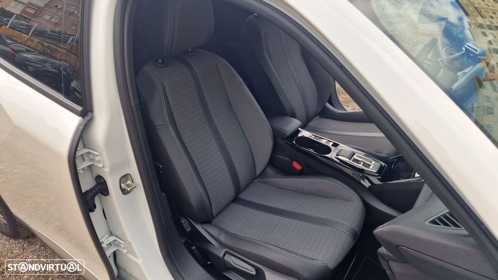 Peugeot e-2008 50 kWh Allure - 33