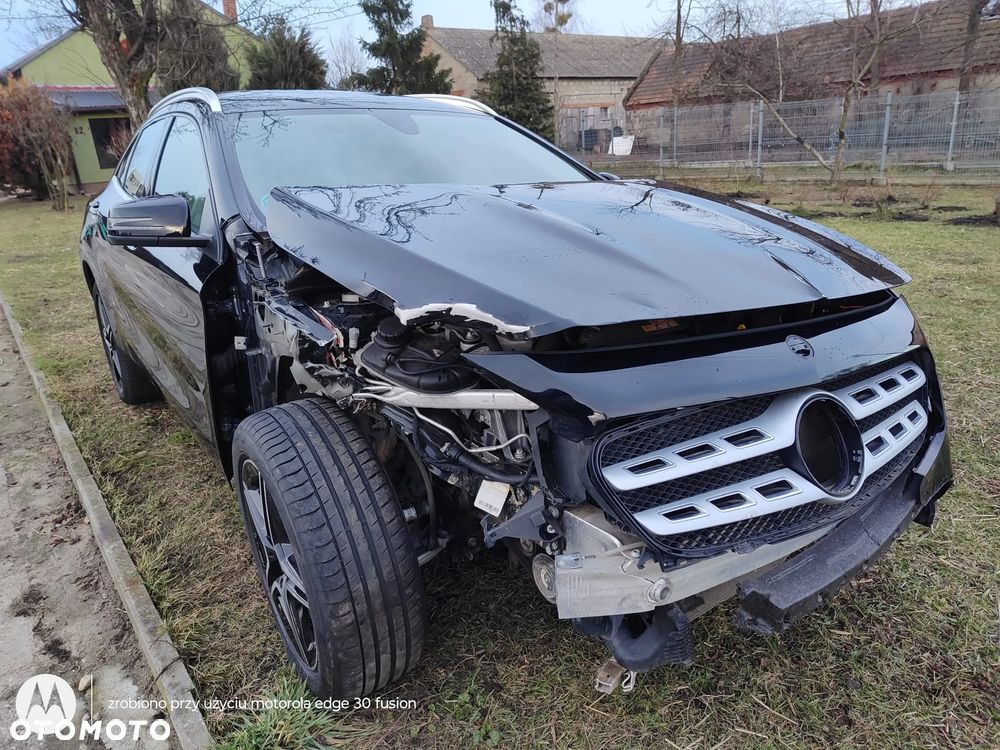 Mercedes-Benz GLA 250 4Matic 7G-DCT AMG Line - 3