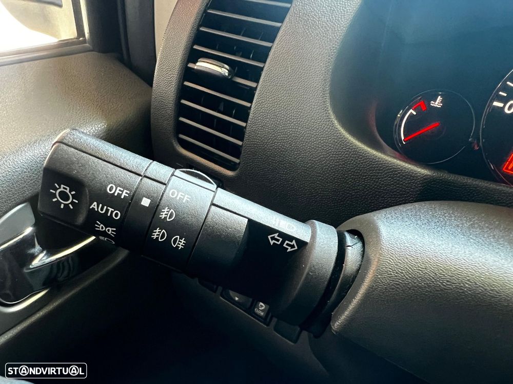 Nissan Navara 3.0 dCi V6 CD LE AT 4WD - 26