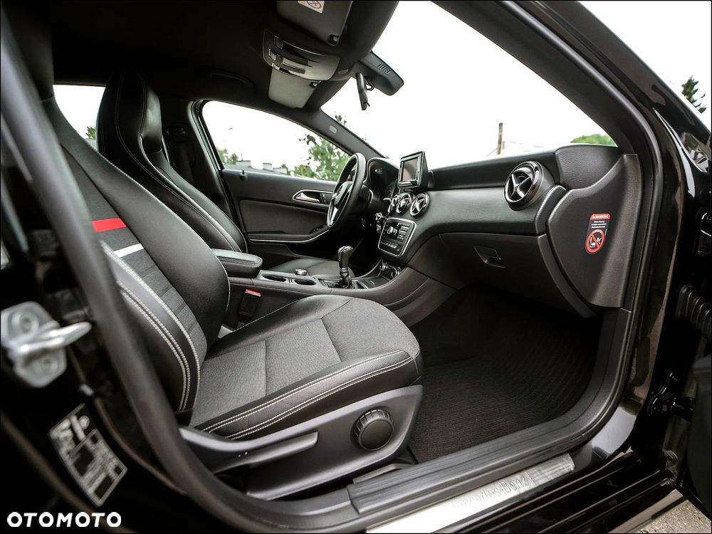 Mercedes-Benz Klasa A 180 (BlueEFFICIENCY) Urban - 35