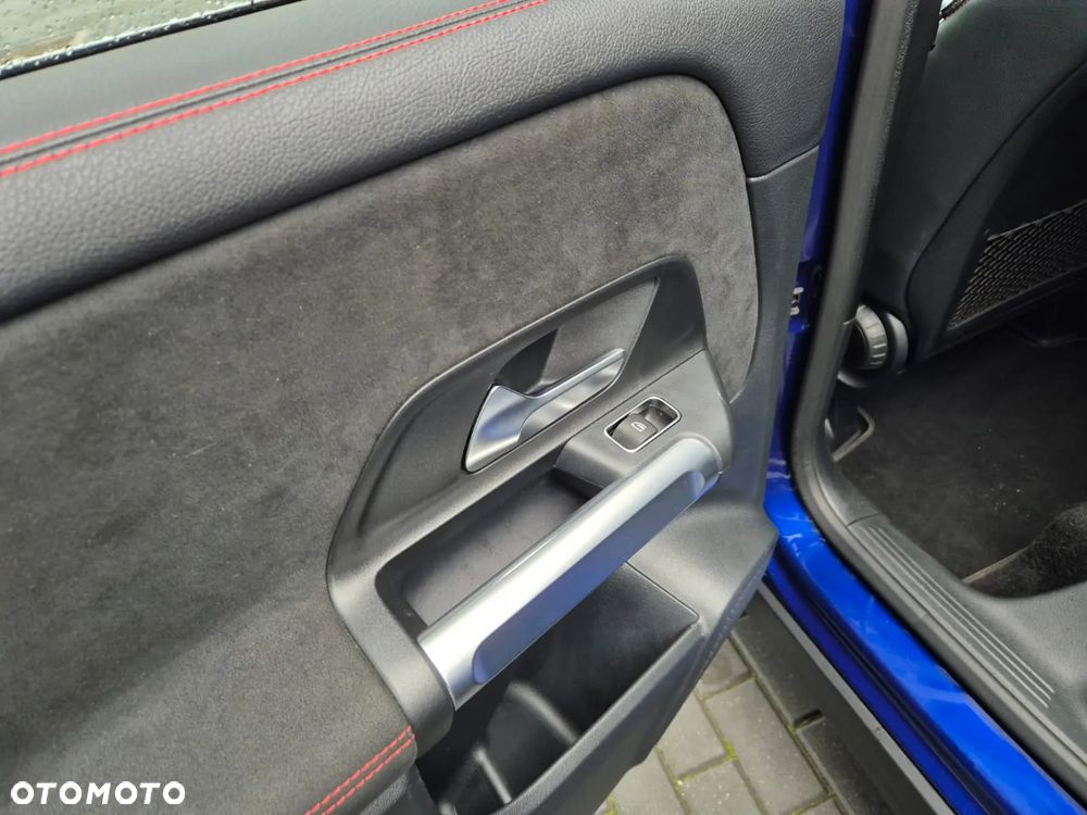 Mercedes-Benz GLB 200 4-Matic AMG Line 8G-DCT - 20