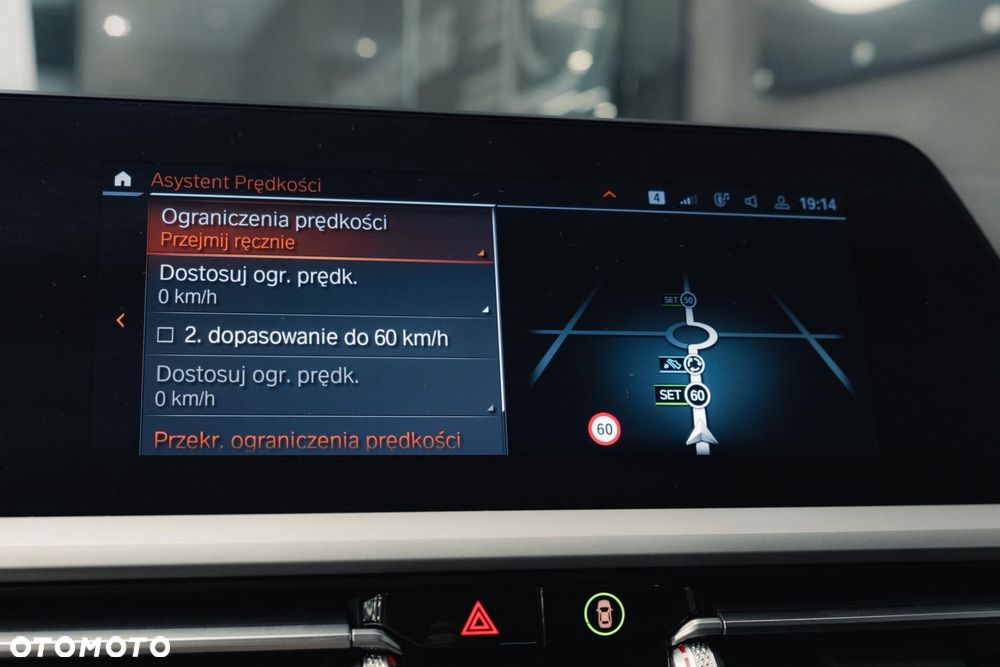 BMW Seria 3 330i Advantage - 21