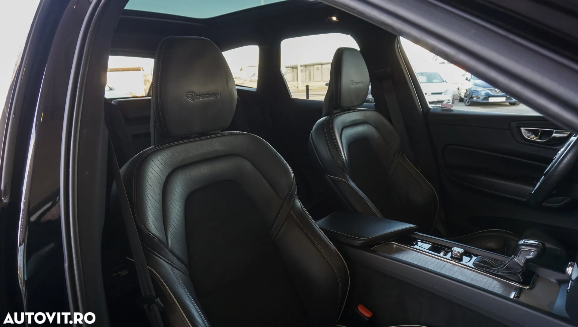 Volvo XC 60 D5 AWD Geartronic RDesign - 25