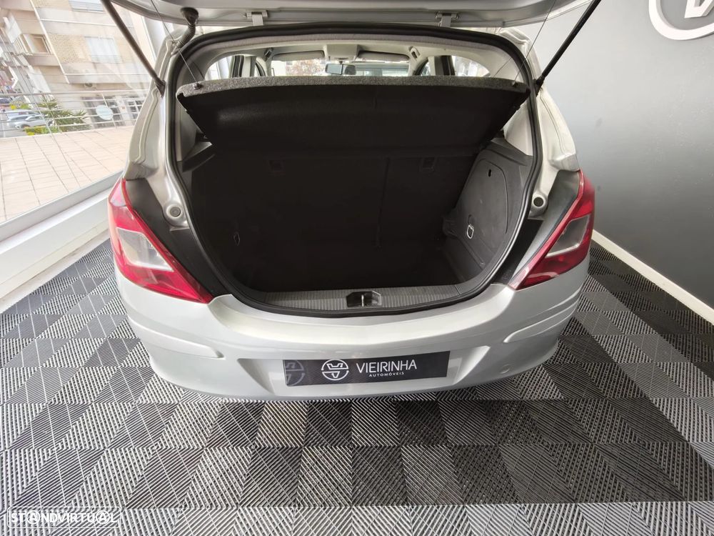 Opel Corsa 1.2 Cosmo - 42