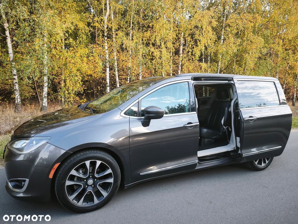 Chrysler Pacifica - 8