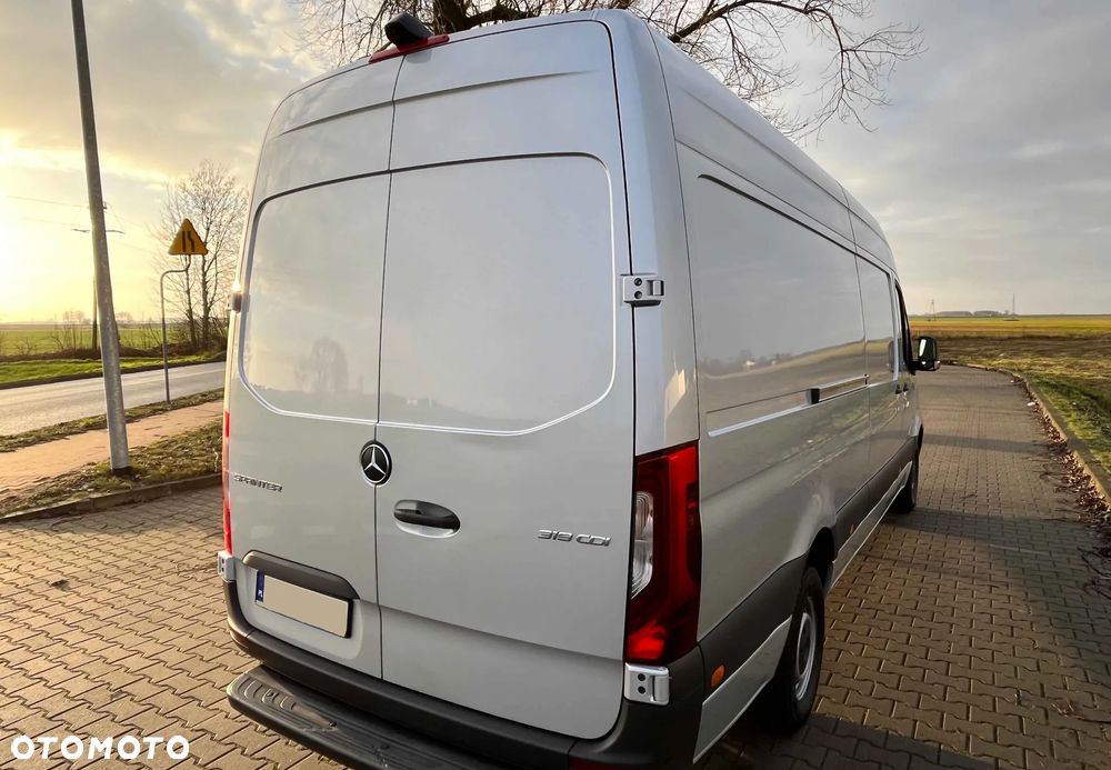 Mercedes-Benz Sprinter - 14