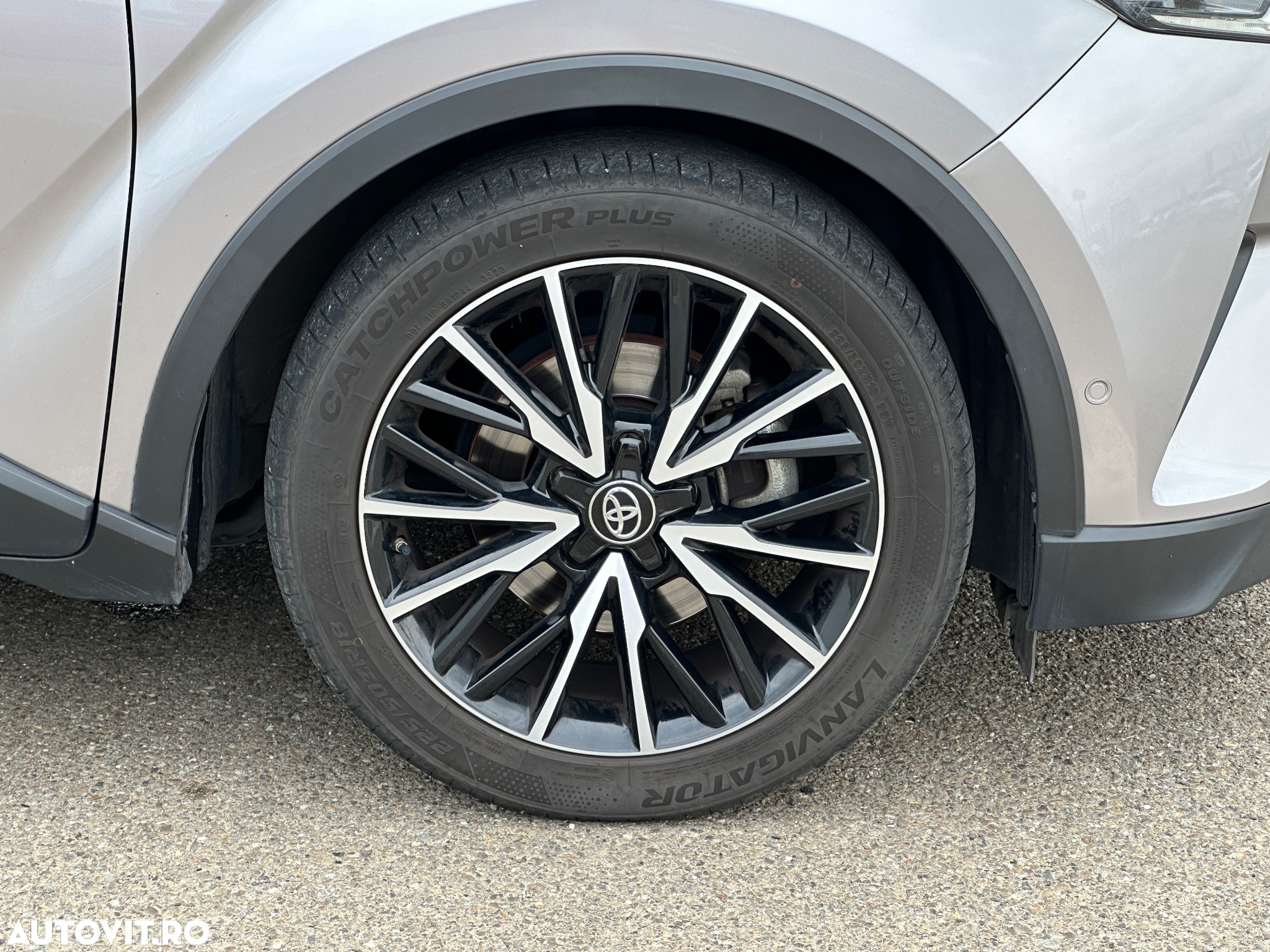 Toyota C-HR 1.8 HSD 4x2 CVT C-lassy LED - 13
