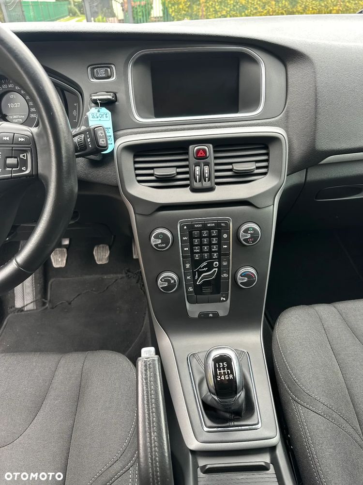Volvo V40 - 18