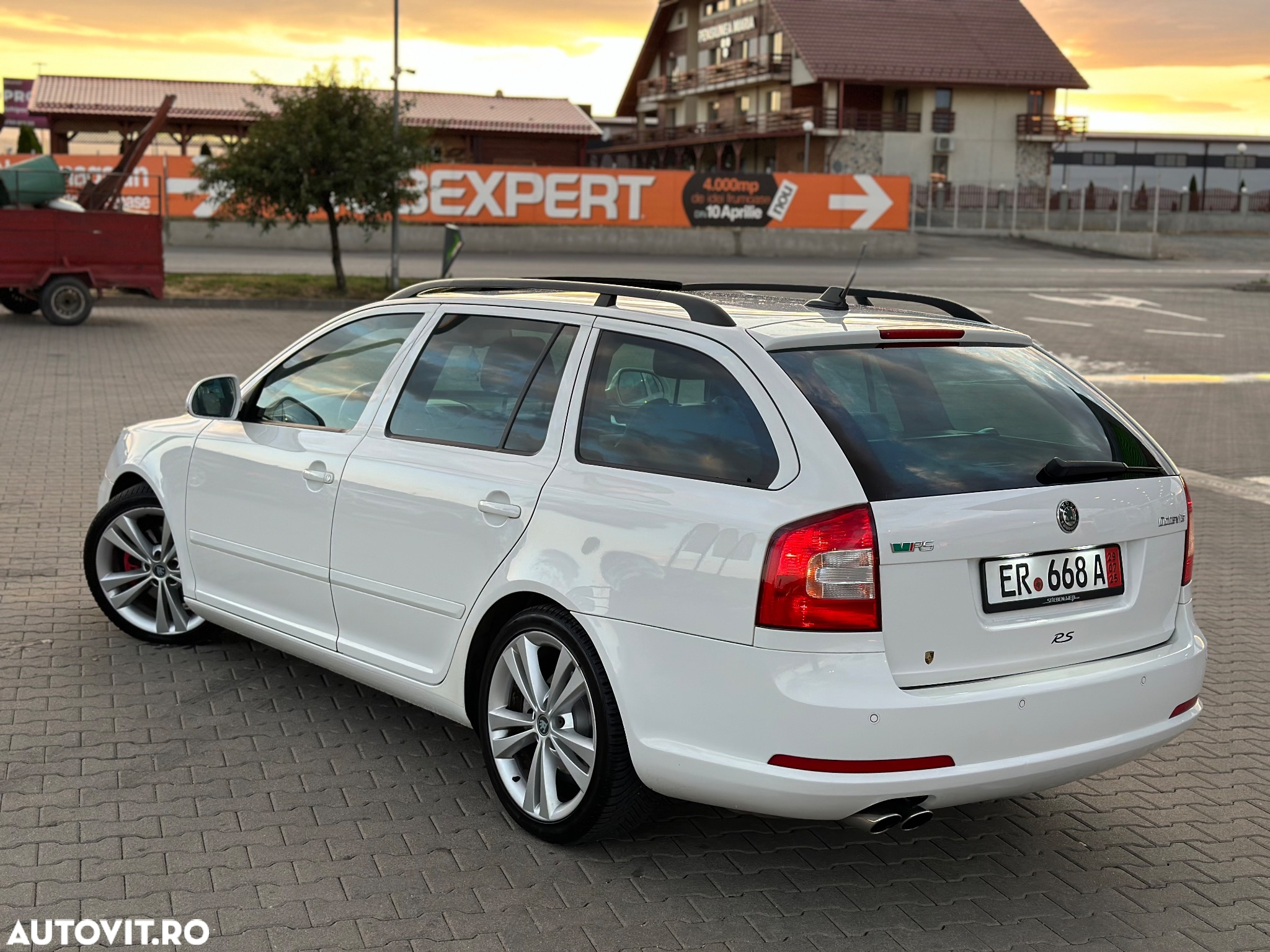 Skoda Octavia Combi 2.0 TDI DPF DSG RS - 4