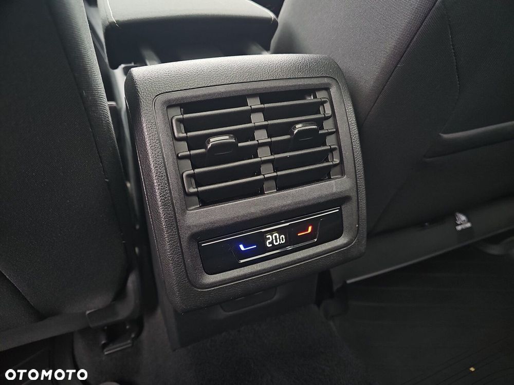 Volkswagen Golf 1.5 eTSI OPF DSG Style - 19