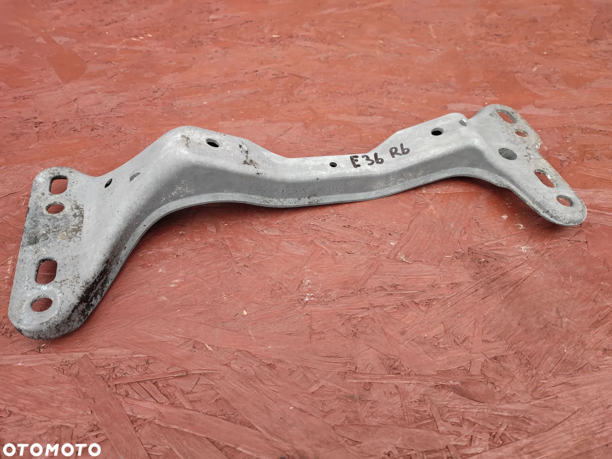 BMW E36 / Z3 ORYGINALNA ŁAPA SKRZYNI BIEGÓW MANUAL  R6 POD M50 ( M50B20 / M50B25 , M52B20 / M52B25 / M52B28 )  O NR.  1 136 498 OEM - 1