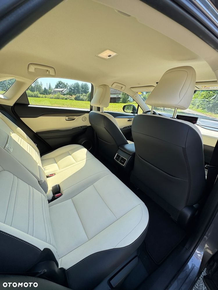 Lexus NX 300h Prestige AWD - 35
