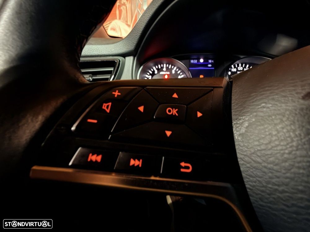 Nissan Qashqai 1.3 DIG-T N-Connecta LED - 13