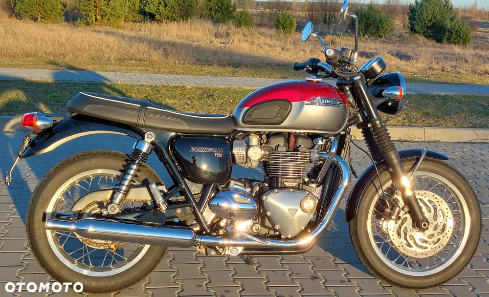 Triumph Bonneville - 1