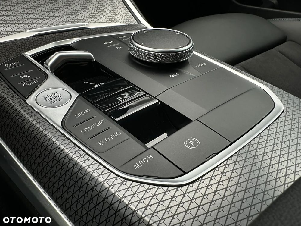 BMW Seria 3 318i M Sport - 30