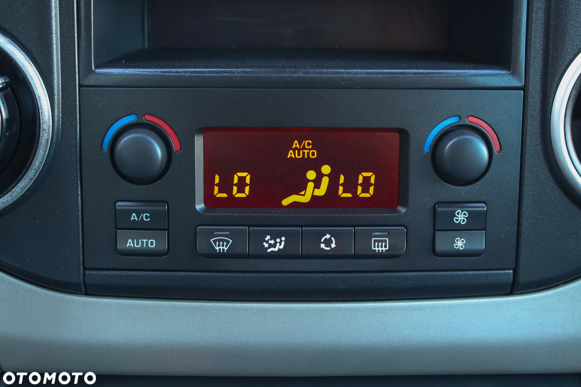 Citroën Berlingo Multispace e-HDi 90 FAP EGS6 Exclusive - 22