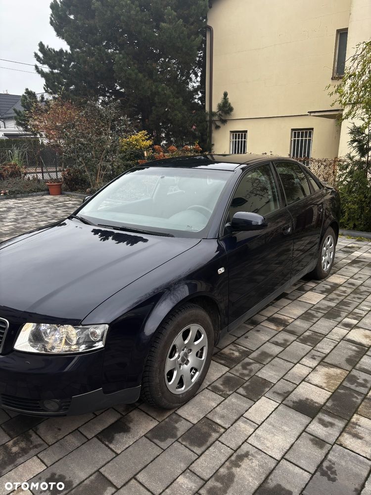 Audi A4 Limousine - 1