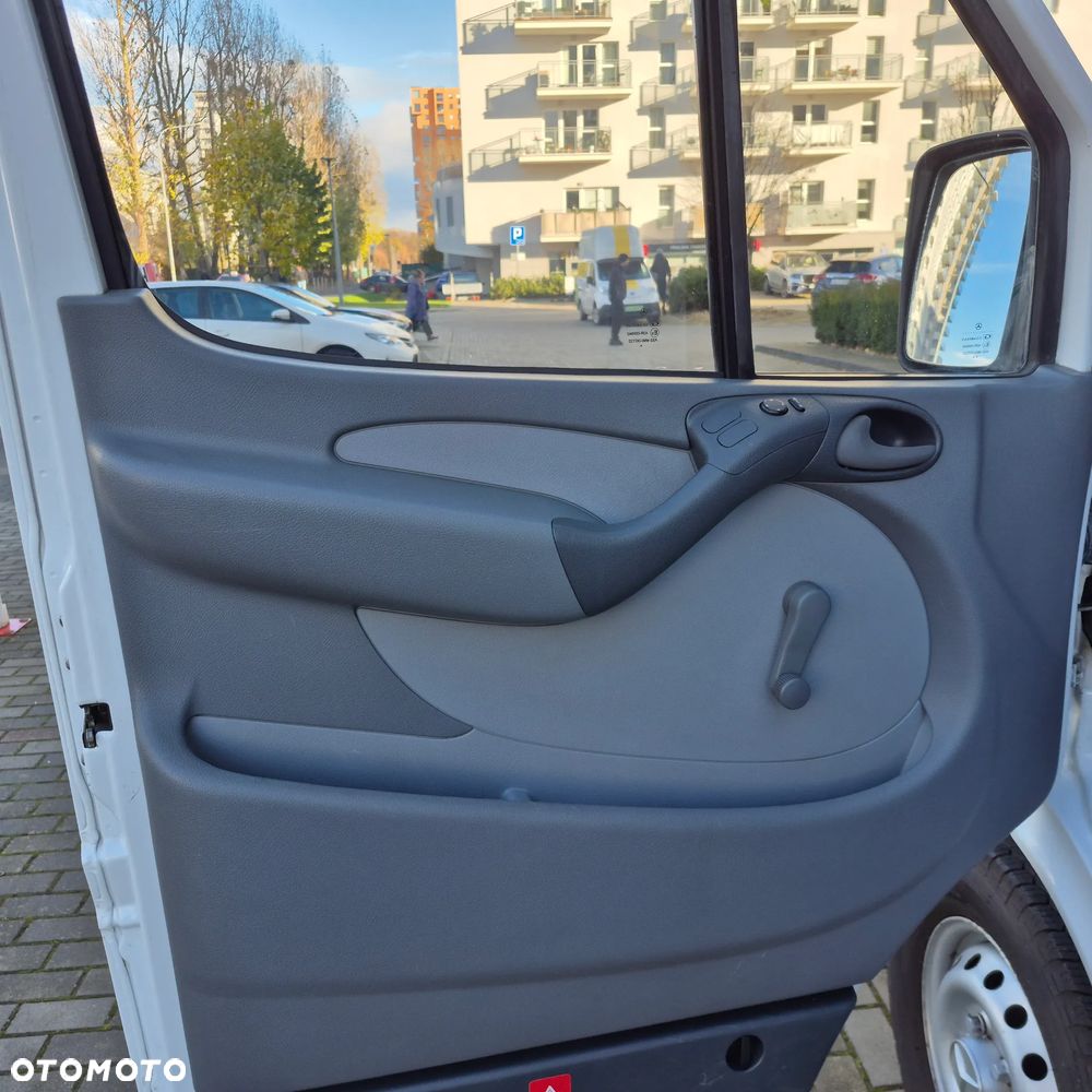 Mercedes-Benz Sprinter - 27