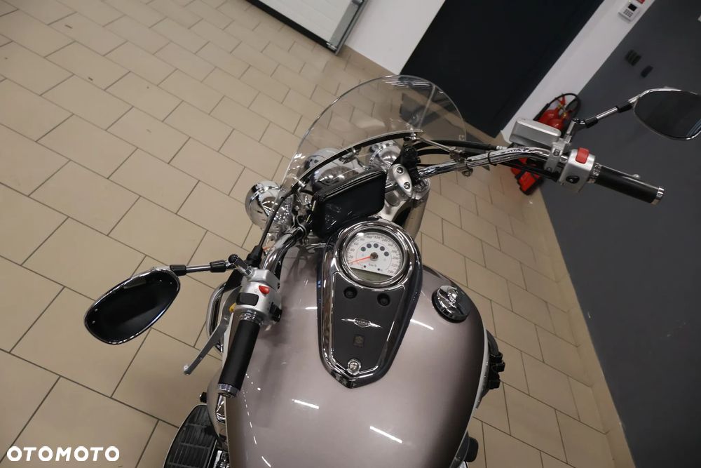 Suzuki Intruder - 33