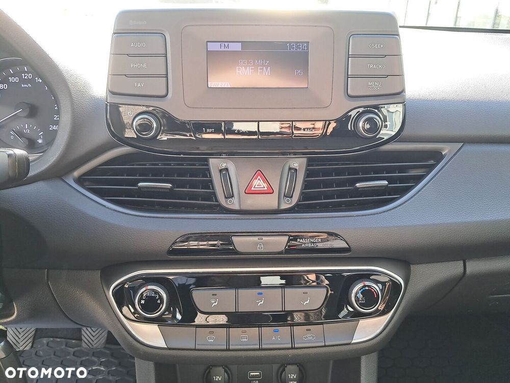 Hyundai i30 1.5 DPI Classic + - 20