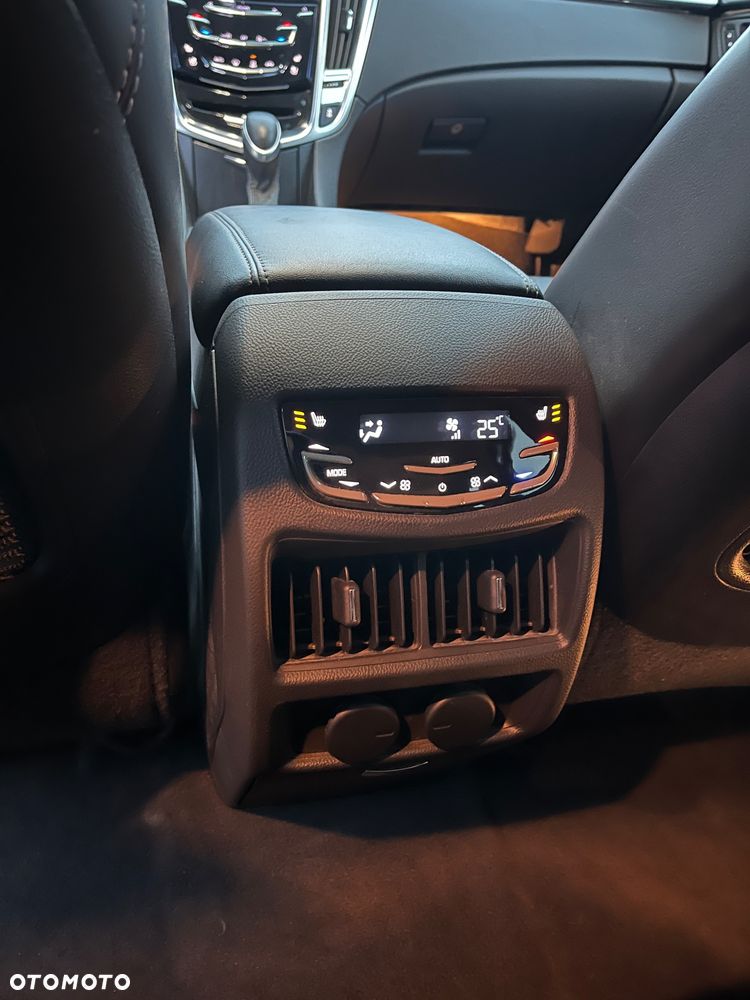 Cadillac SRX - 18