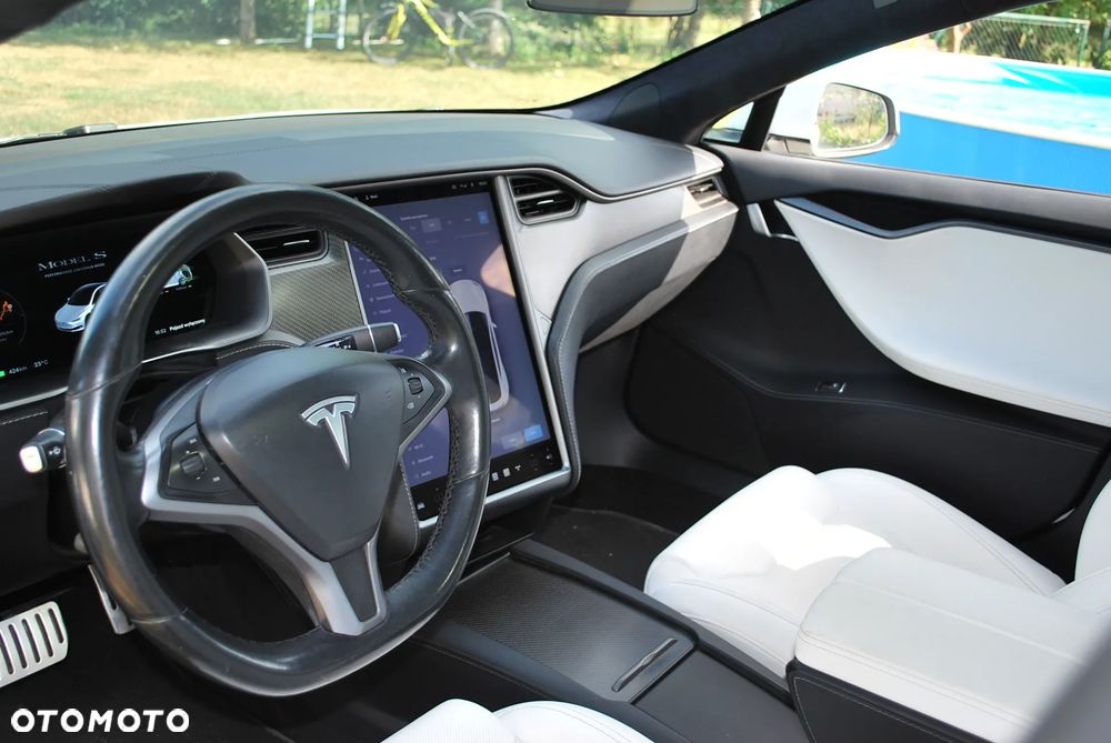 Tesla Model S - 25
