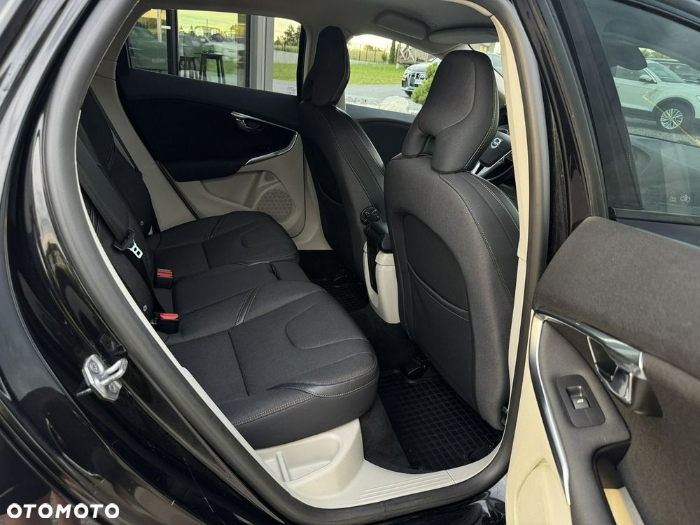 Volvo V40 Cross Country - 18