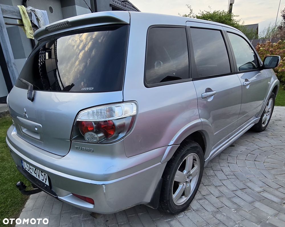 Mitsubishi Outlander 2.0 Turbo - 2