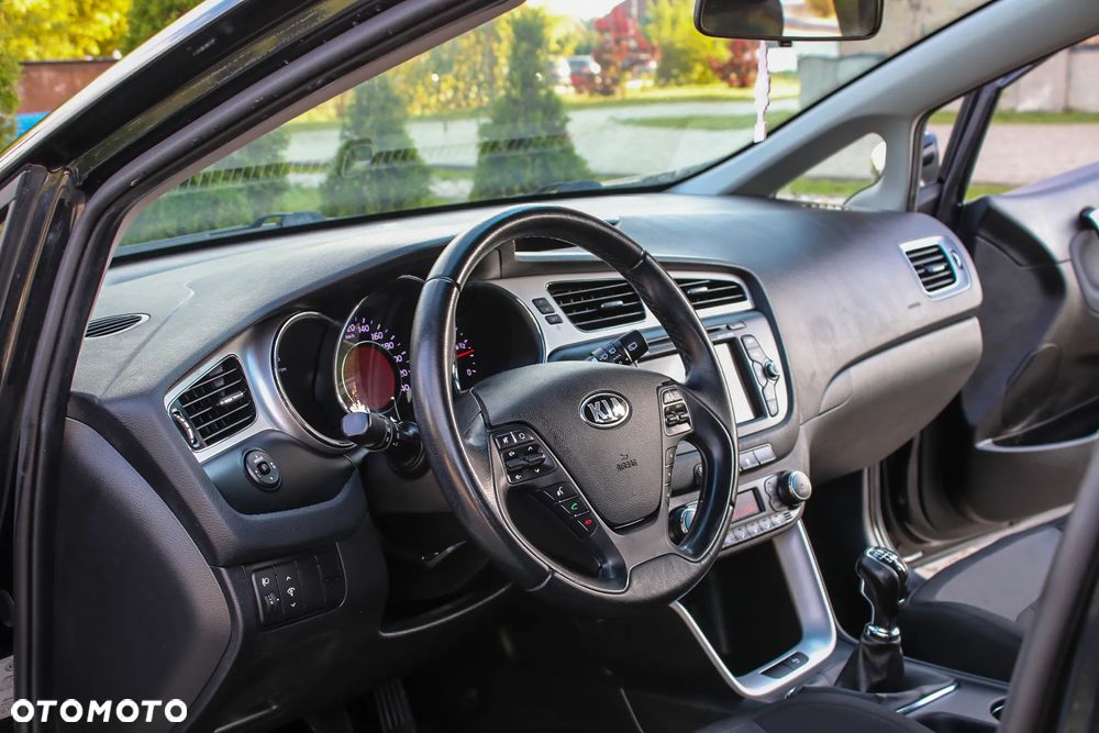 Kia Ceed 1.6 CRDi 128 ISG SW Vision - 30