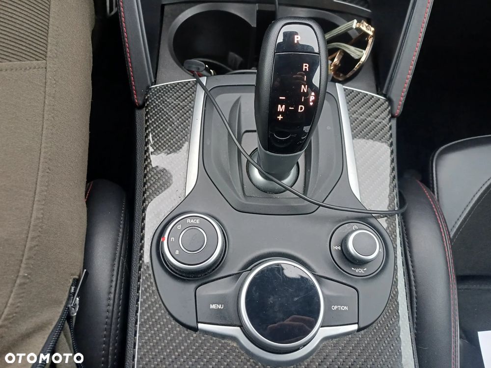 Alfa Romeo Stelvio V6 2.9 Bi-Turbo AT8-Q4 Quadrifoglio - 36