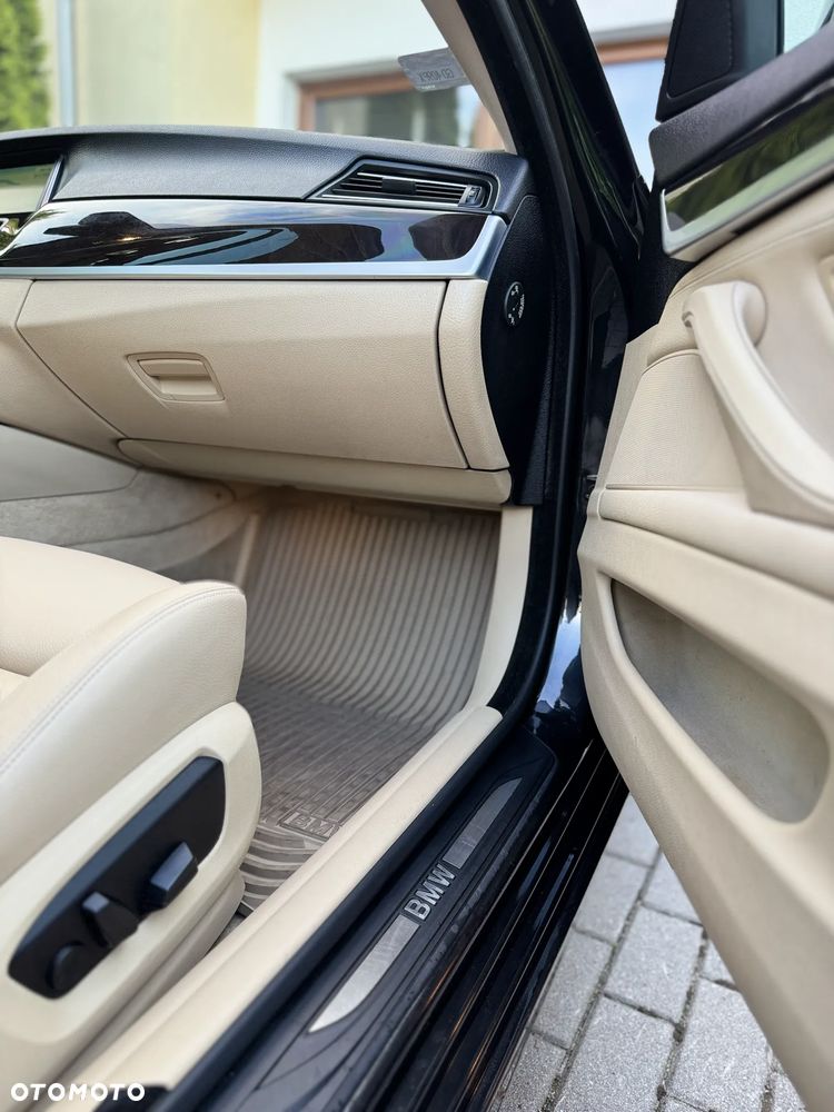 BMW Seria 5 525d Luxury Line - 33