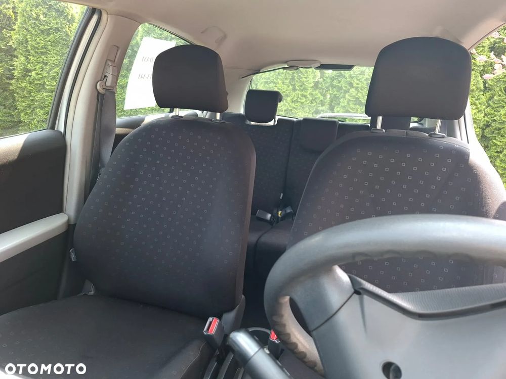 Toyota Yaris - 21