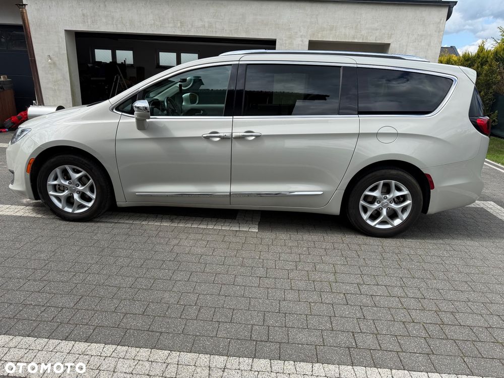 Chrysler Pacifica - 5