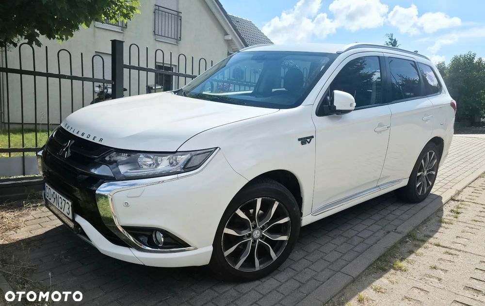 Mitsubishi Outlander Intense + - 2