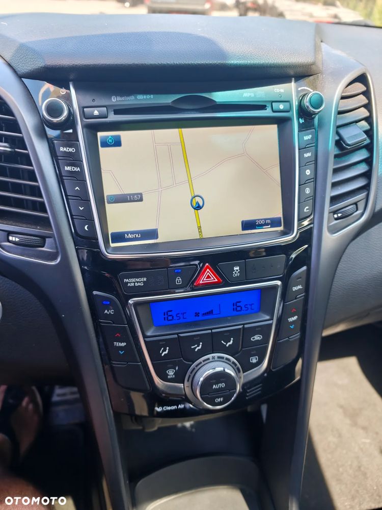 Hyundai i30 1.6 CRDi Fifa World Cup Edition - 17