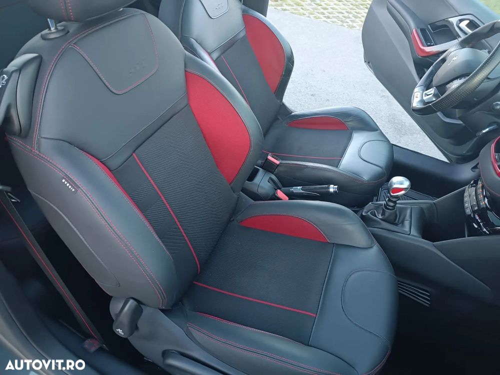 Peugeot 208 GTI 200 THP - 17