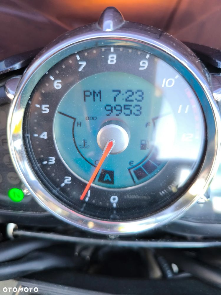 Suzuki GSX - 16