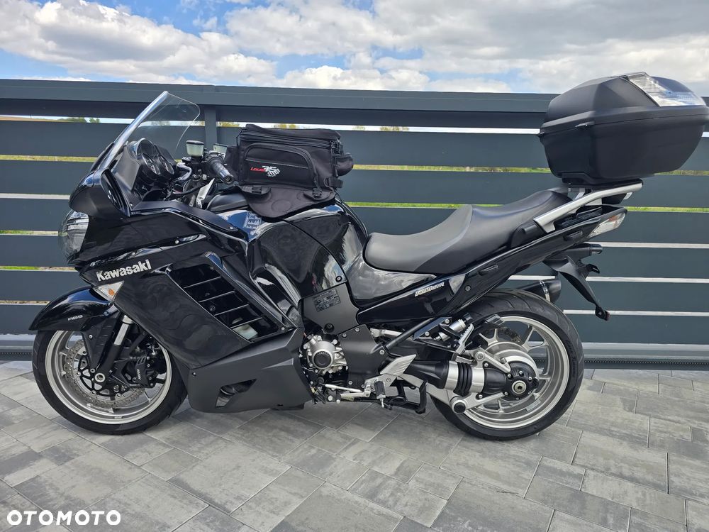 Kawasaki GTR - 4