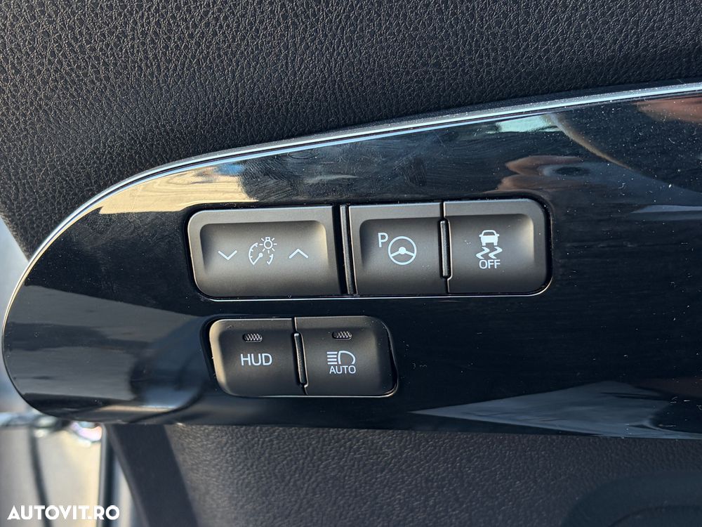 Toyota Prius (Hybrid) Executive - 13